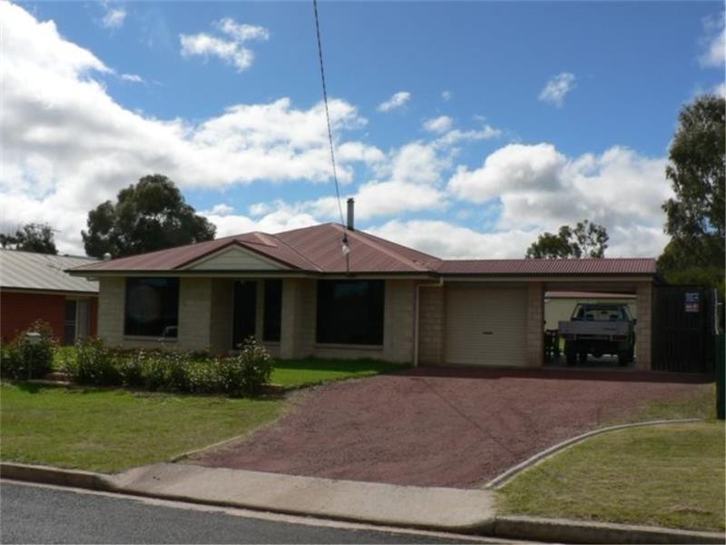 3 Barton Street, Stanthorpe QLD 4380