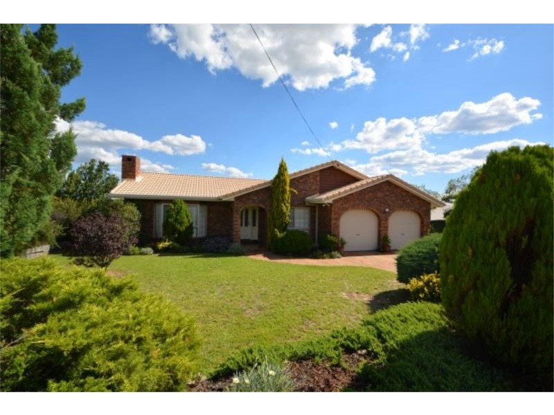 99 College Road, Stanthorpe QLD 4380