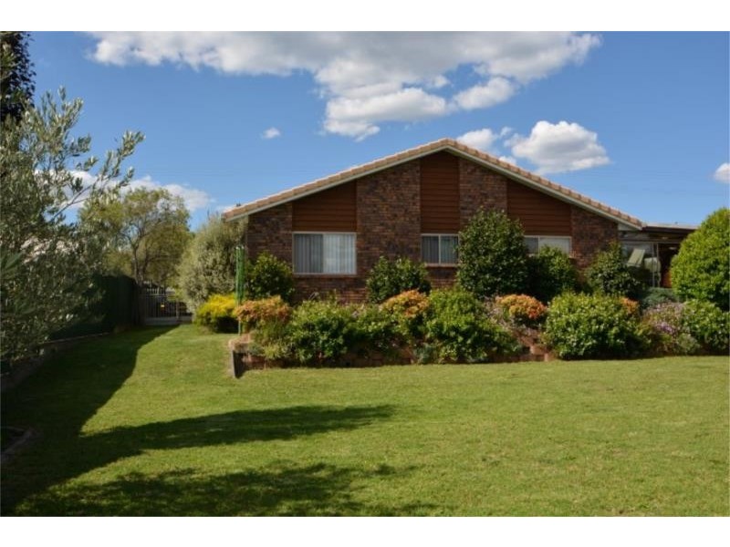 99 College Road, Stanthorpe QLD 4380