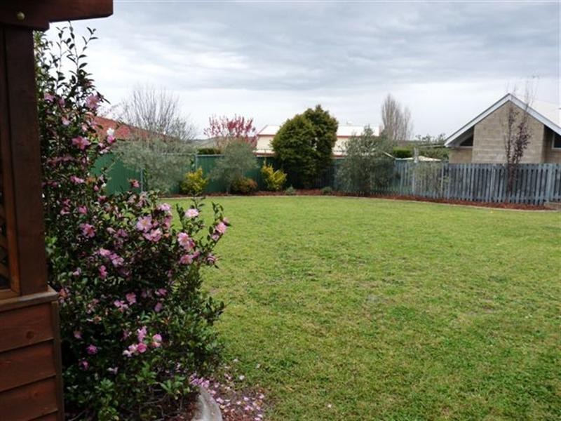 99 College Road, Stanthorpe QLD 4380