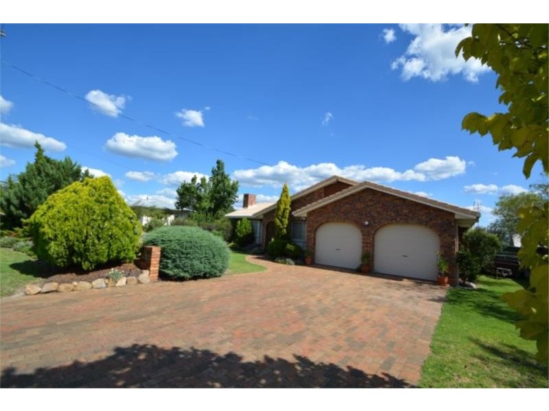 99 College Road, Stanthorpe QLD 4380