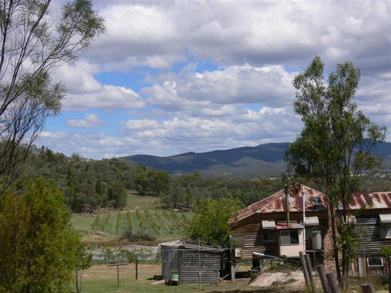 64 Rees Road, Ballandean via, Stanthorpe QLD 4380