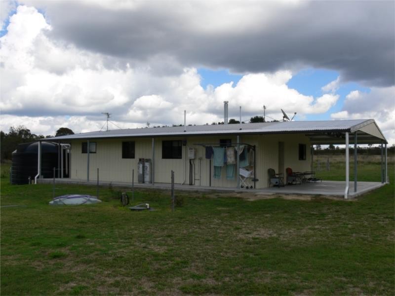 813 Rabbit Fence Road, Pozieres QLD 4352