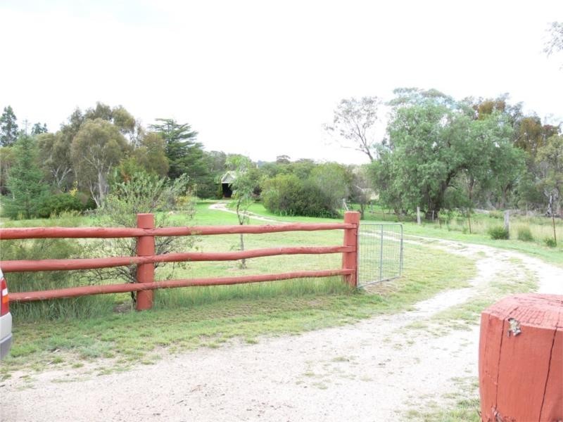 2399 Pyramids Road, Wyberba QLD 4382