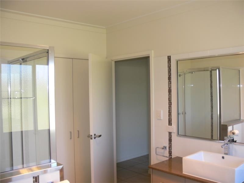 26 Callandoon Street, Wallangarra QLD 4383