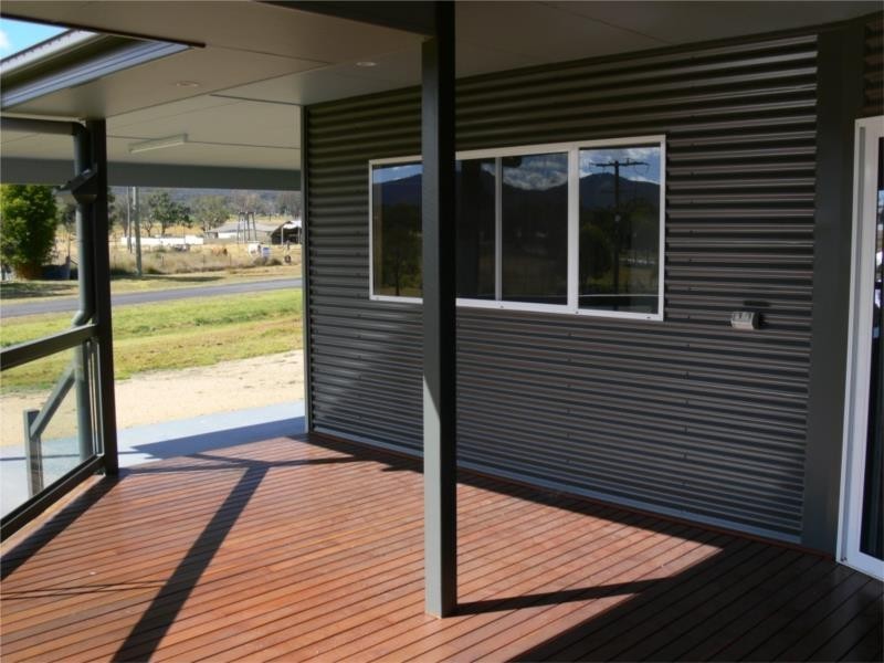 26 Callandoon Street, Wallangarra QLD 4383