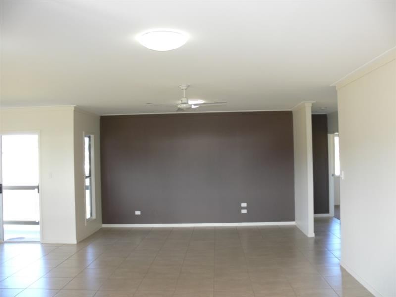 26 Callandoon Street, Wallangarra QLD 4383