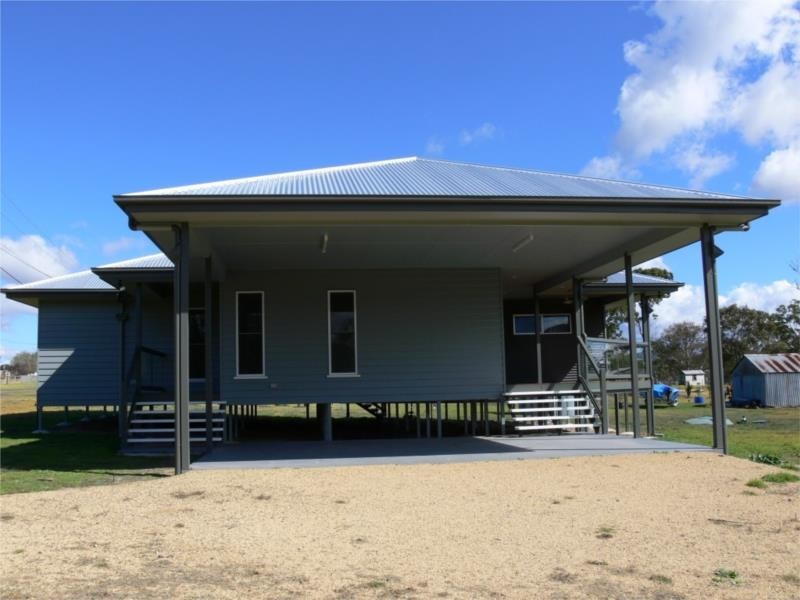 26 Callandoon Street, Wallangarra QLD 4383