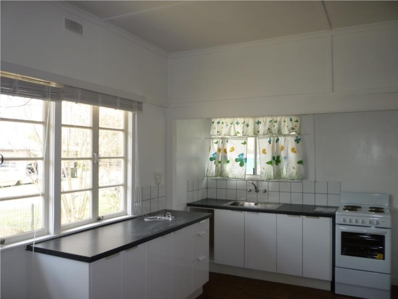 87 Margetts Street, Wallangarra QLD 4383