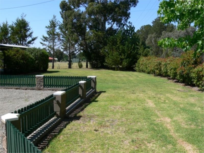 25555 New England Highway, Stanthorpe QLD 4380