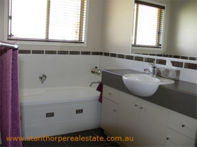 40 Melaleuca Cres, Stanthorpe QLD 4380