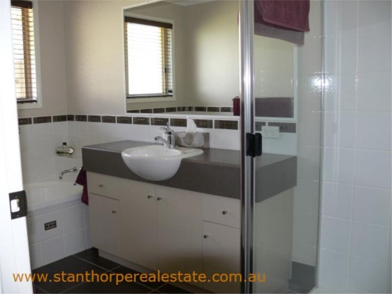 40 Melaleuca Cres, Stanthorpe QLD 4380