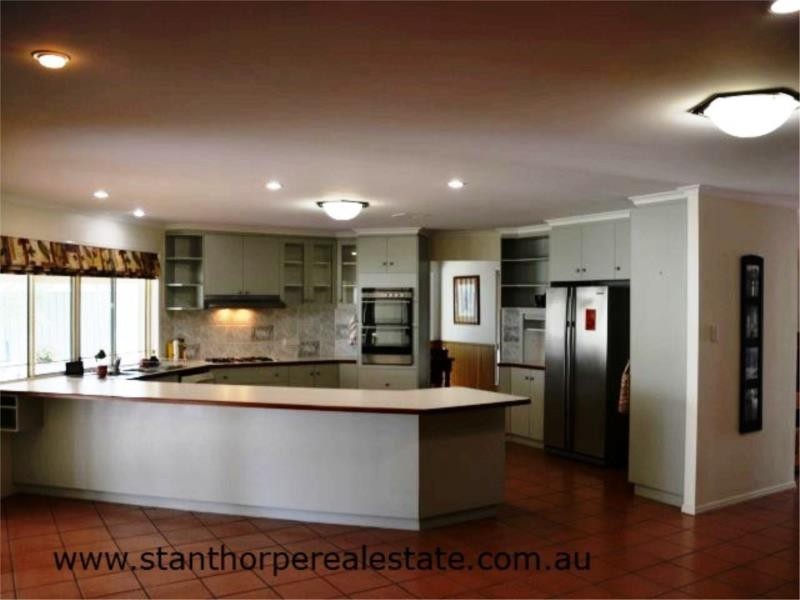 18 Pioneers Parade, Stanthorpe QLD 4380