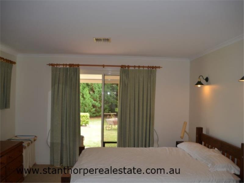 18 Pioneers Parade, Stanthorpe QLD 4380