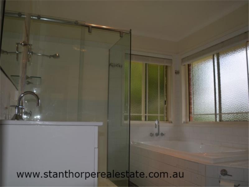 18 Pioneers Parade, Stanthorpe QLD 4380