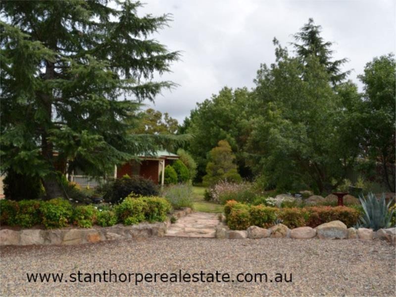 18 Pioneers Parade, Stanthorpe QLD 4380