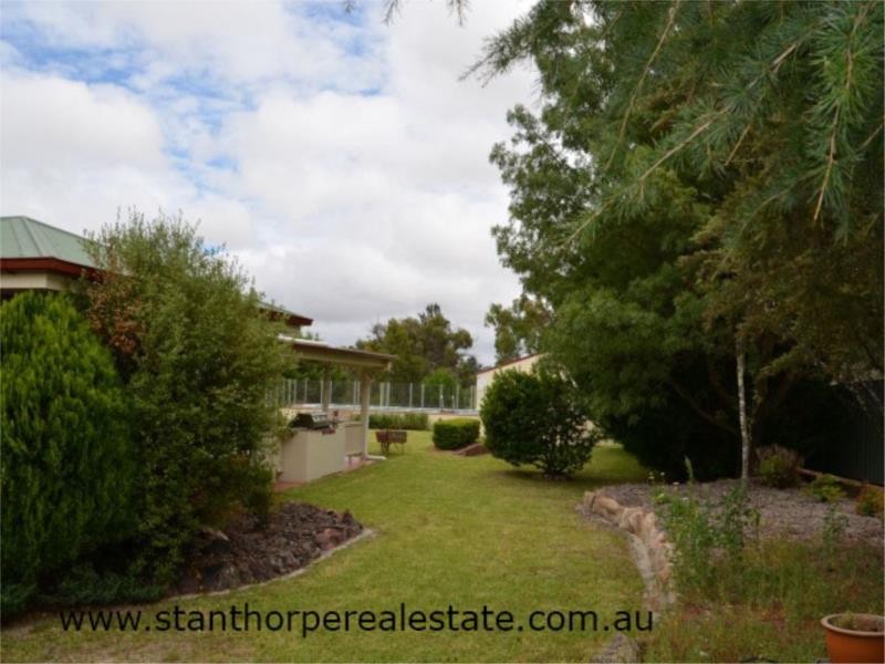 18 Pioneers Parade, Stanthorpe QLD 4380