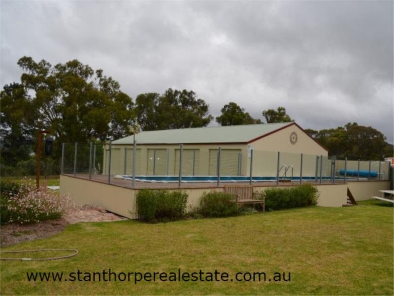 18 Pioneers Parade, Stanthorpe QLD 4380