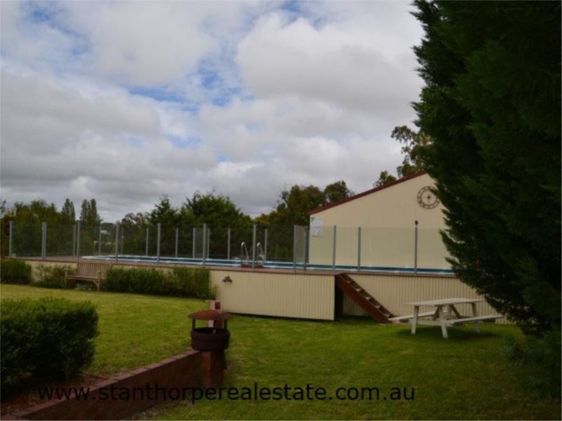 18 Pioneers Parade, Stanthorpe QLD 4380
