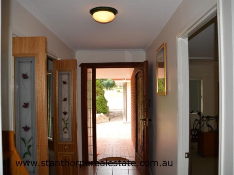 18 Pioneers Parade, Stanthorpe QLD 4380