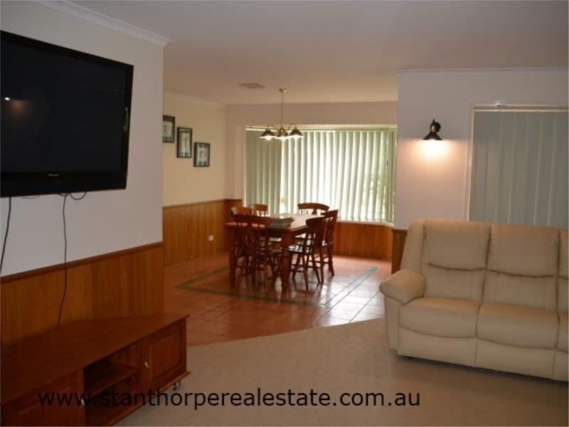 18 Pioneers Parade, Stanthorpe QLD 4380