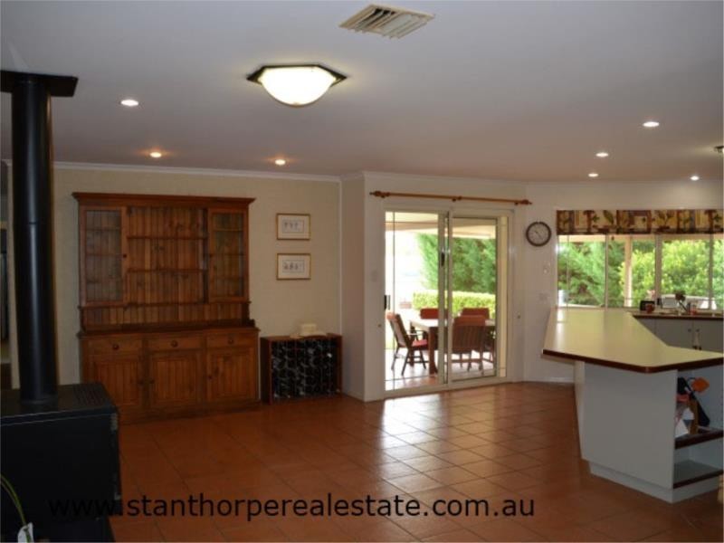 18 Pioneers Parade, Stanthorpe QLD 4380