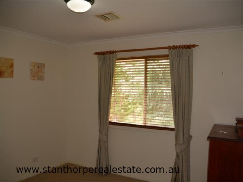 18 Pioneers Parade, Stanthorpe QLD 4380