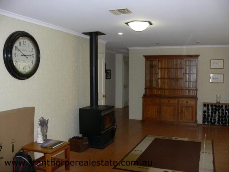 18 Pioneers Parade, Stanthorpe QLD 4380