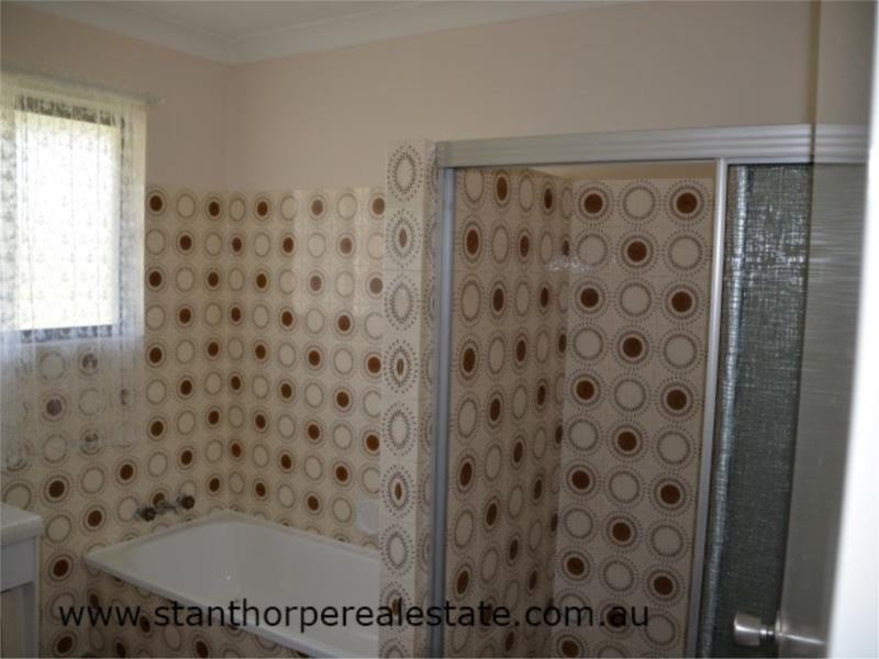 27 Pike Street, Stanthorpe QLD 4380