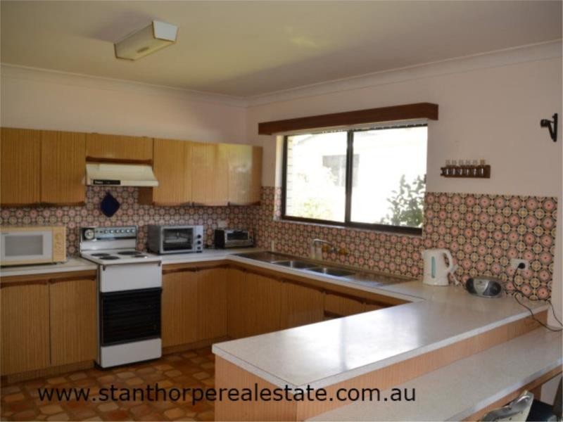 27 Pike Street, Stanthorpe QLD 4380
