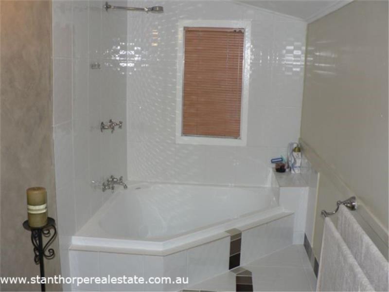44 Denham Street, Stanthorpe QLD 4380