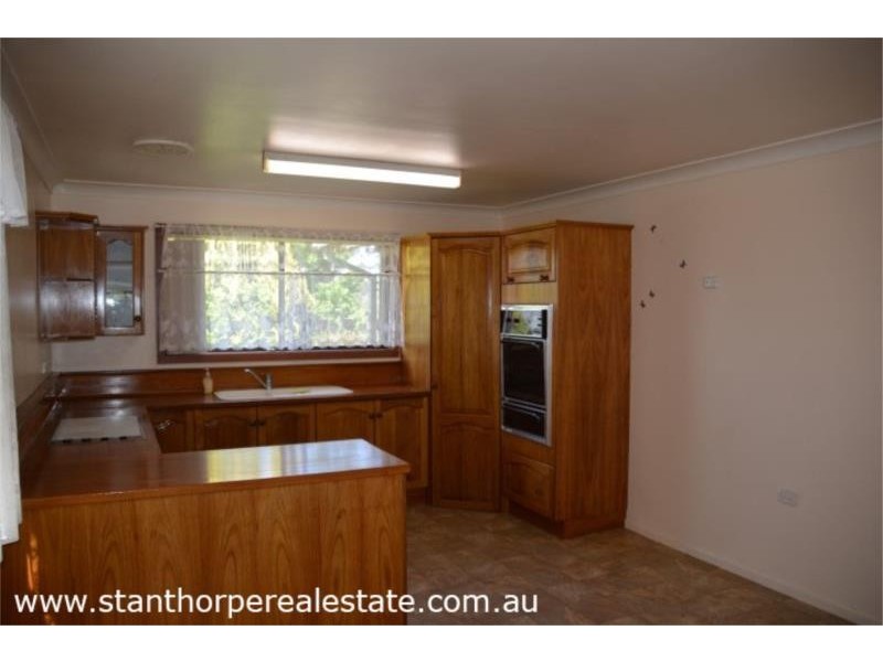 25 Leslie Parade, Stanthorpe QLD 4380
