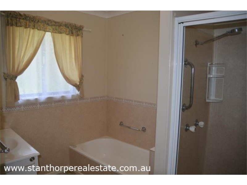 25 Leslie Parade, Stanthorpe QLD 4380
