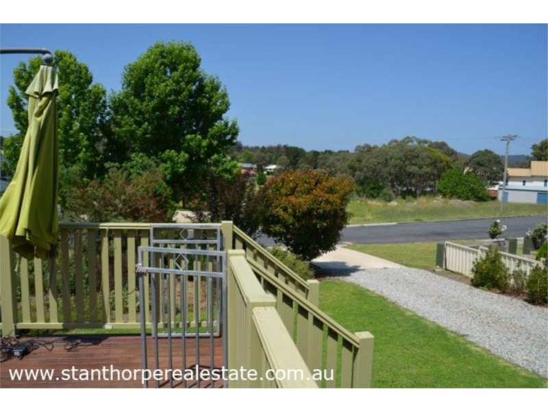 25 Leslie Parade, Stanthorpe QLD 4380