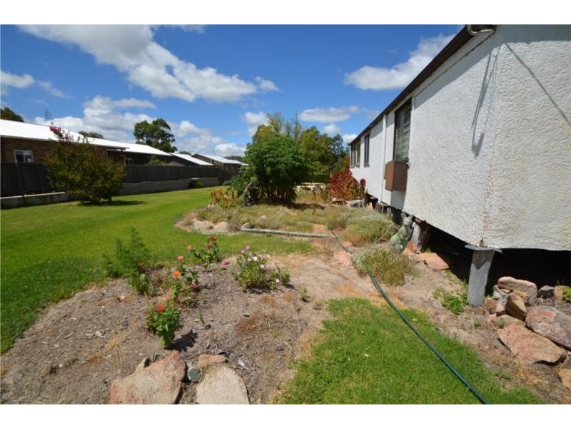 9 McGlew Street, Stanthorpe QLD 4380