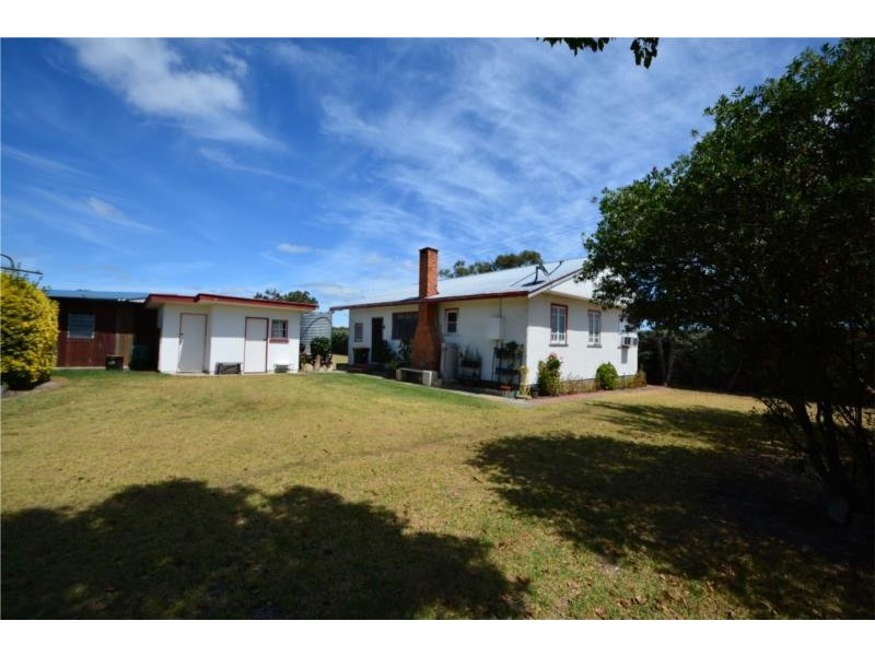 65 Woodlawn Street, Wallangarra QLD 4383