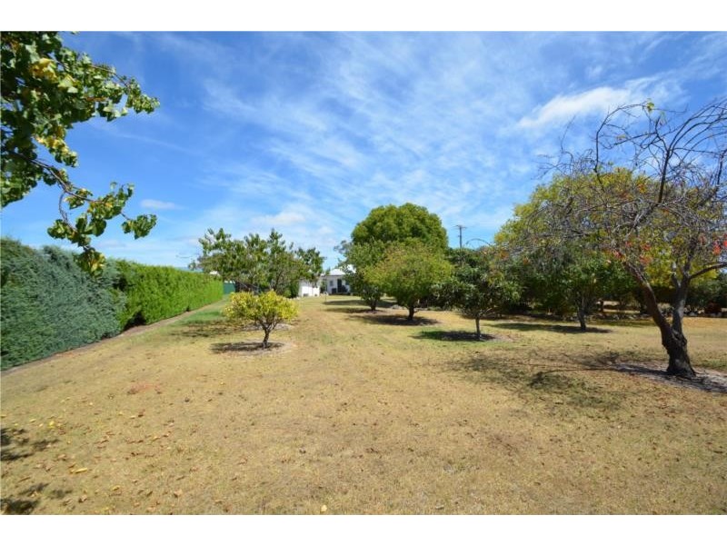 65 Woodlawn Street, Wallangarra QLD 4383