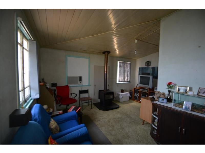 65 Woodlawn Street, Wallangarra QLD 4383