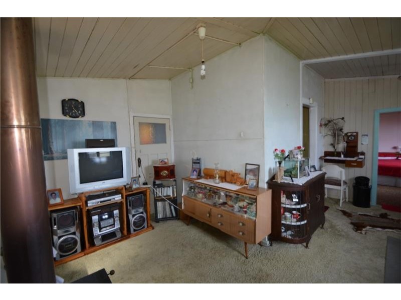 65 Woodlawn Street, Wallangarra QLD 4383