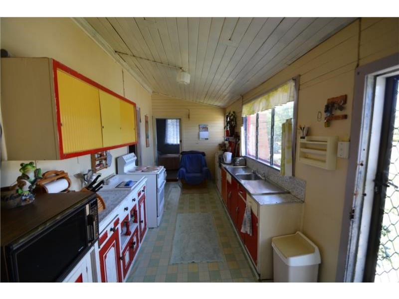 65 Woodlawn Street, Wallangarra QLD 4383