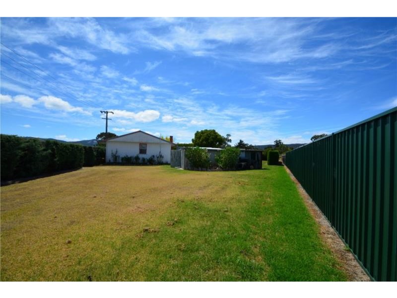 65 Woodlawn Street, Wallangarra QLD 4383