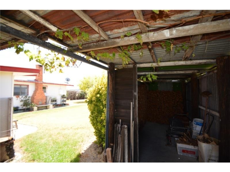 65 Woodlawn Street, Wallangarra QLD 4383