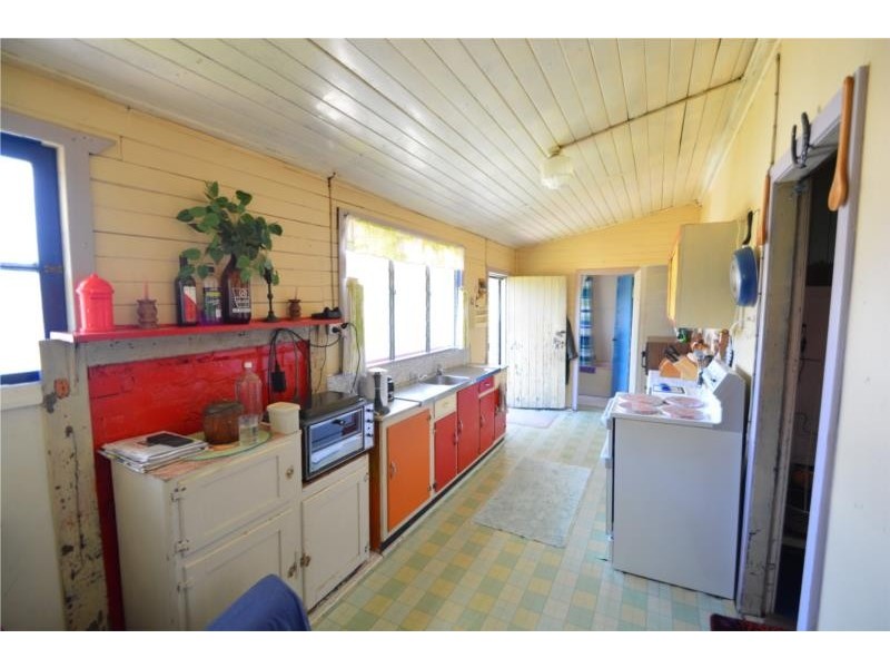 65 Woodlawn Street, Wallangarra QLD 4383