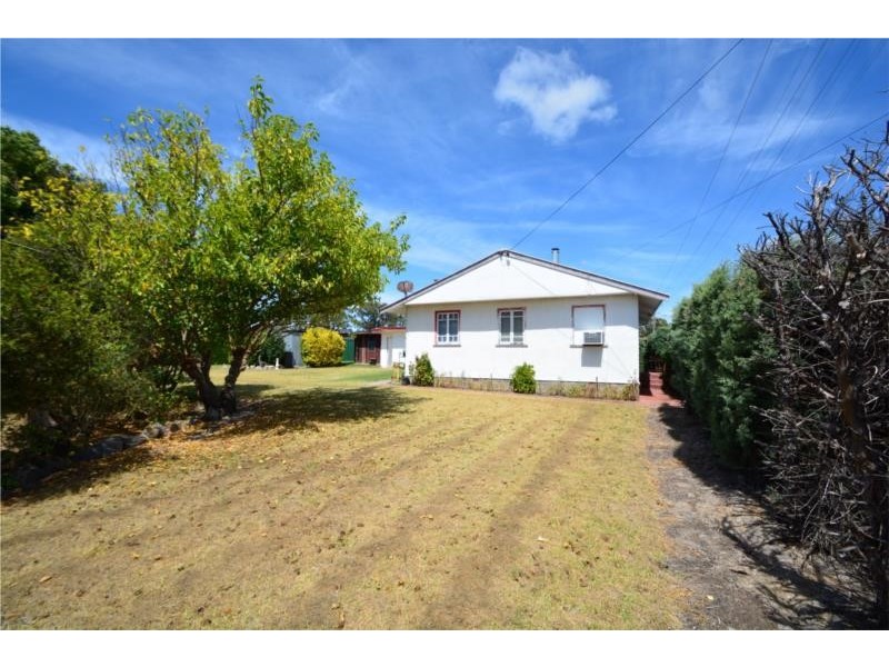 65 Woodlawn Street, Wallangarra QLD 4383