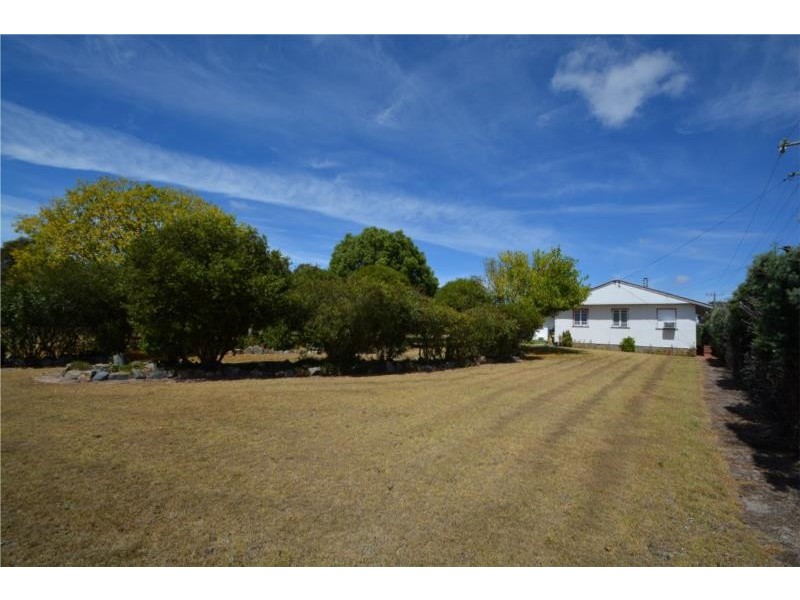 65 Woodlawn Street, Wallangarra QLD 4383