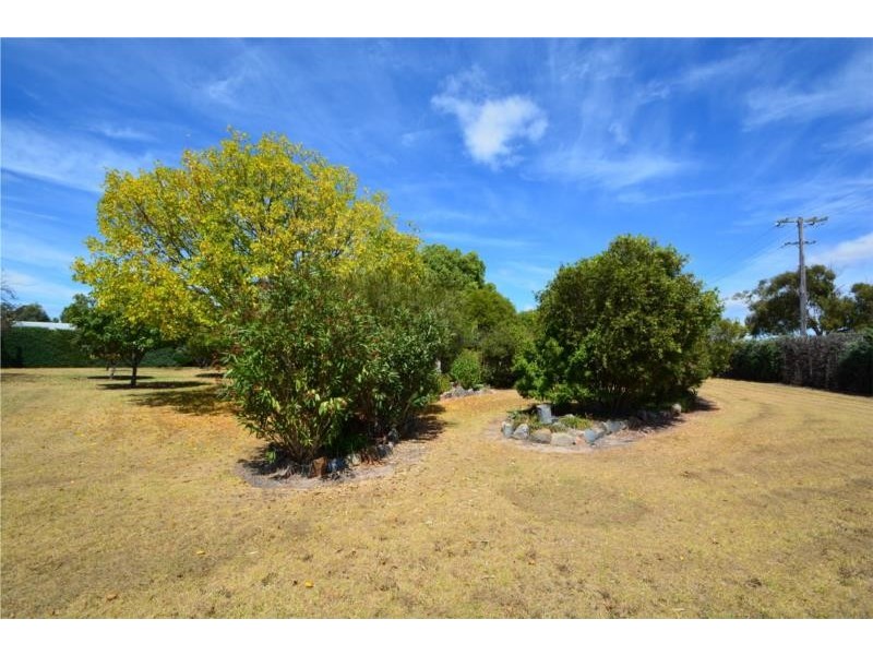 65 Woodlawn Street, Wallangarra QLD 4383