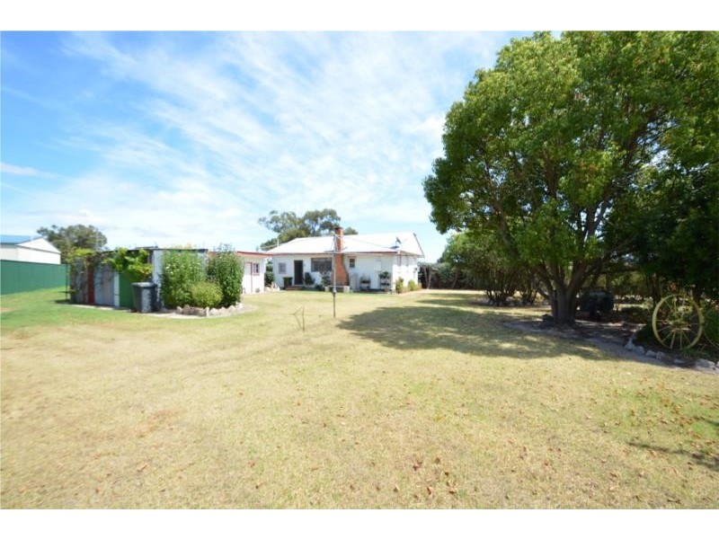 65 Woodlawn Street, Wallangarra QLD 4383