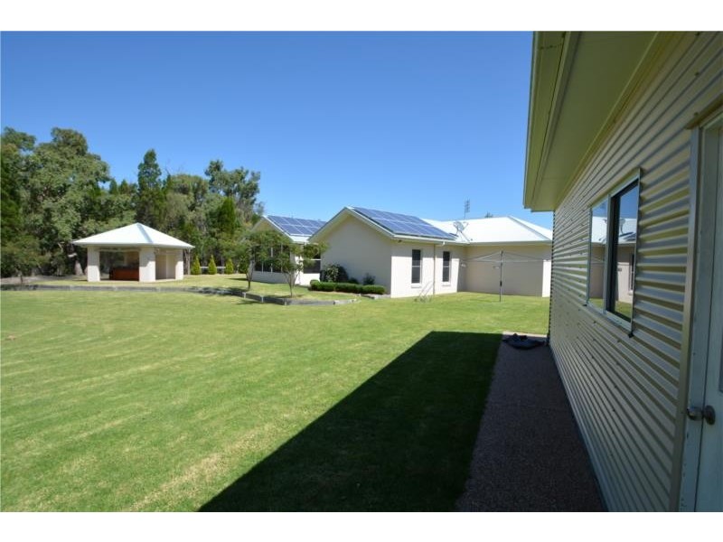 44 Melaleuca Crescent, Stanthorpe QLD 4380