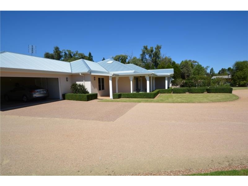 44 Melaleuca Crescent, Stanthorpe QLD 4380