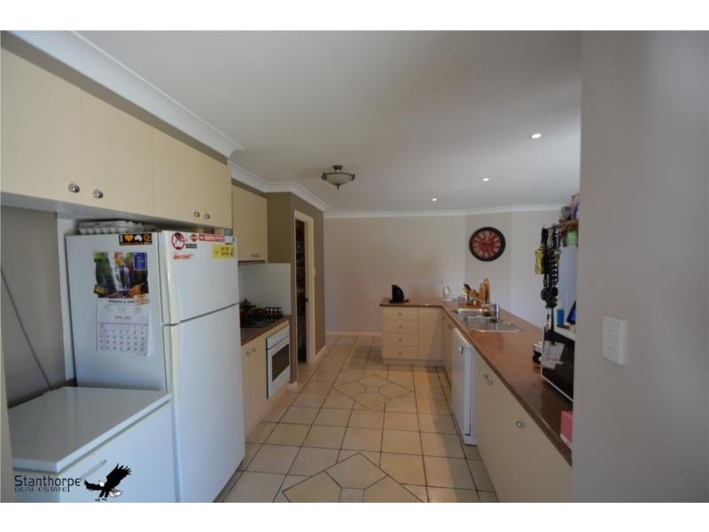 83 College Road, Stanthorpe QLD 4380